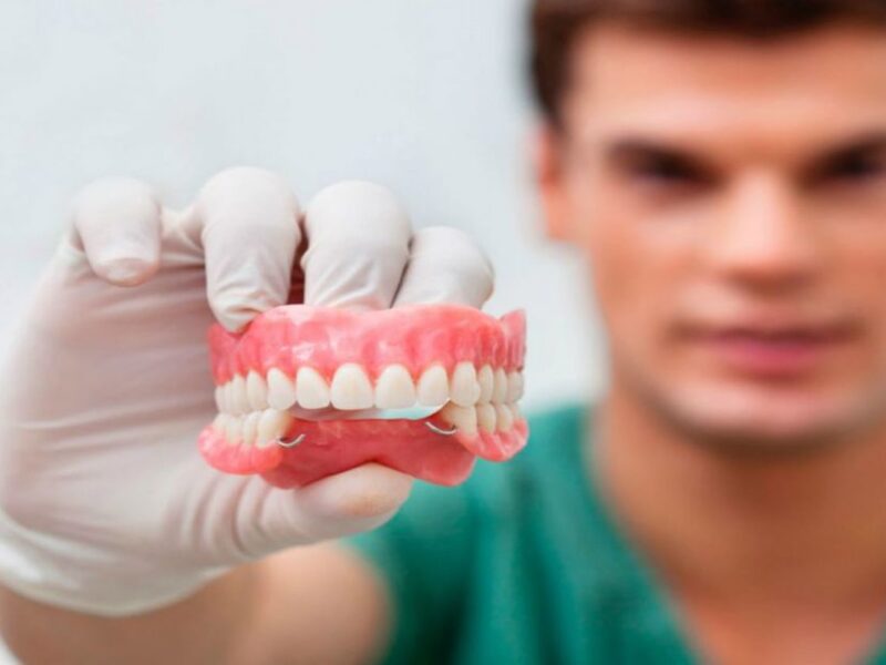 Hareketli Diş Protezi Nasıl Yapılır