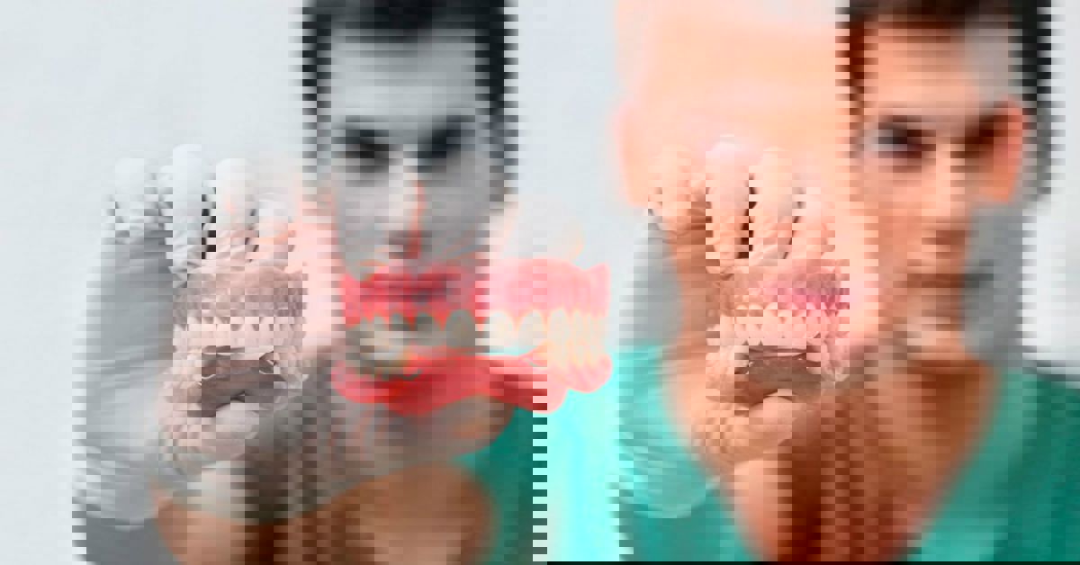 Hareketli Diş Protezi Nasıl Yapılır